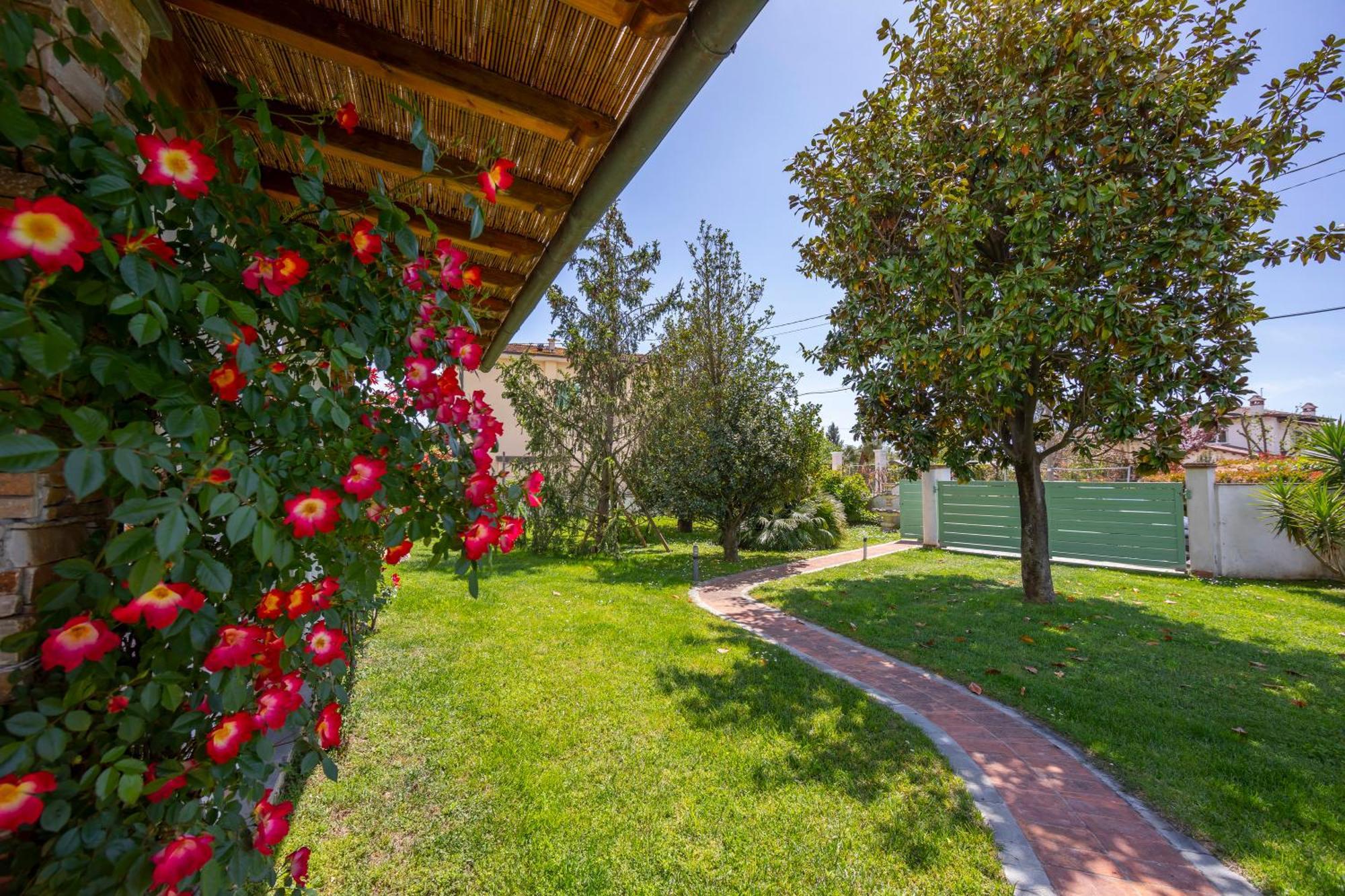 Villa Clara Few Km From The Sea - Happy Rentals Pietrasanta Bagian luar foto